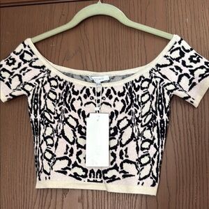 Lucy Paris Stylish Off-Shoulder Crop Top in Black and Cream size XS